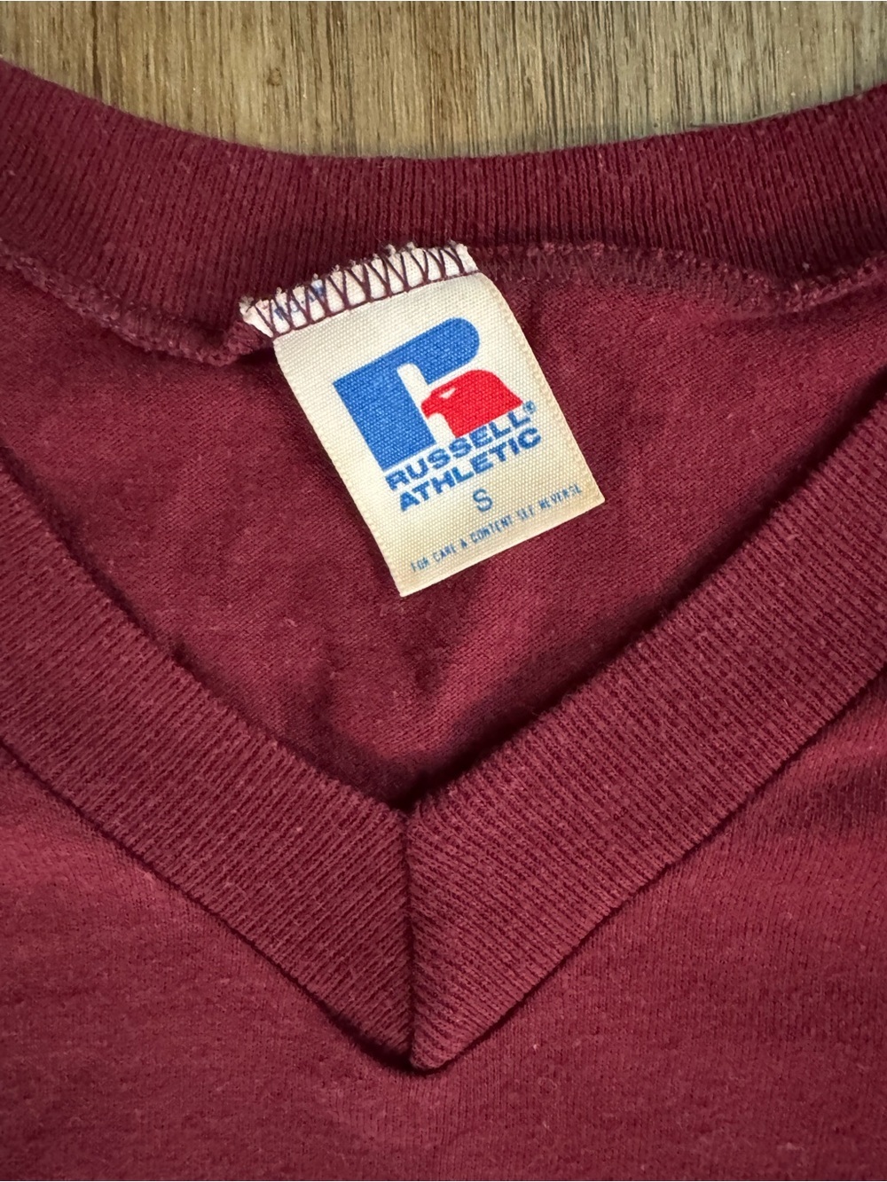 Vintage 90s Russell Athletic Bulls Maroon V-Neck Tee - size Small single stitch - Picture 3 of 6